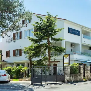 https://villa-ladavac-11.in-istria.net