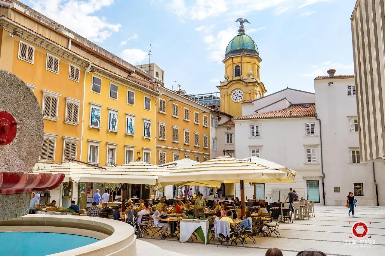 Vendégház Deluxe Ploech Hotel Fiume